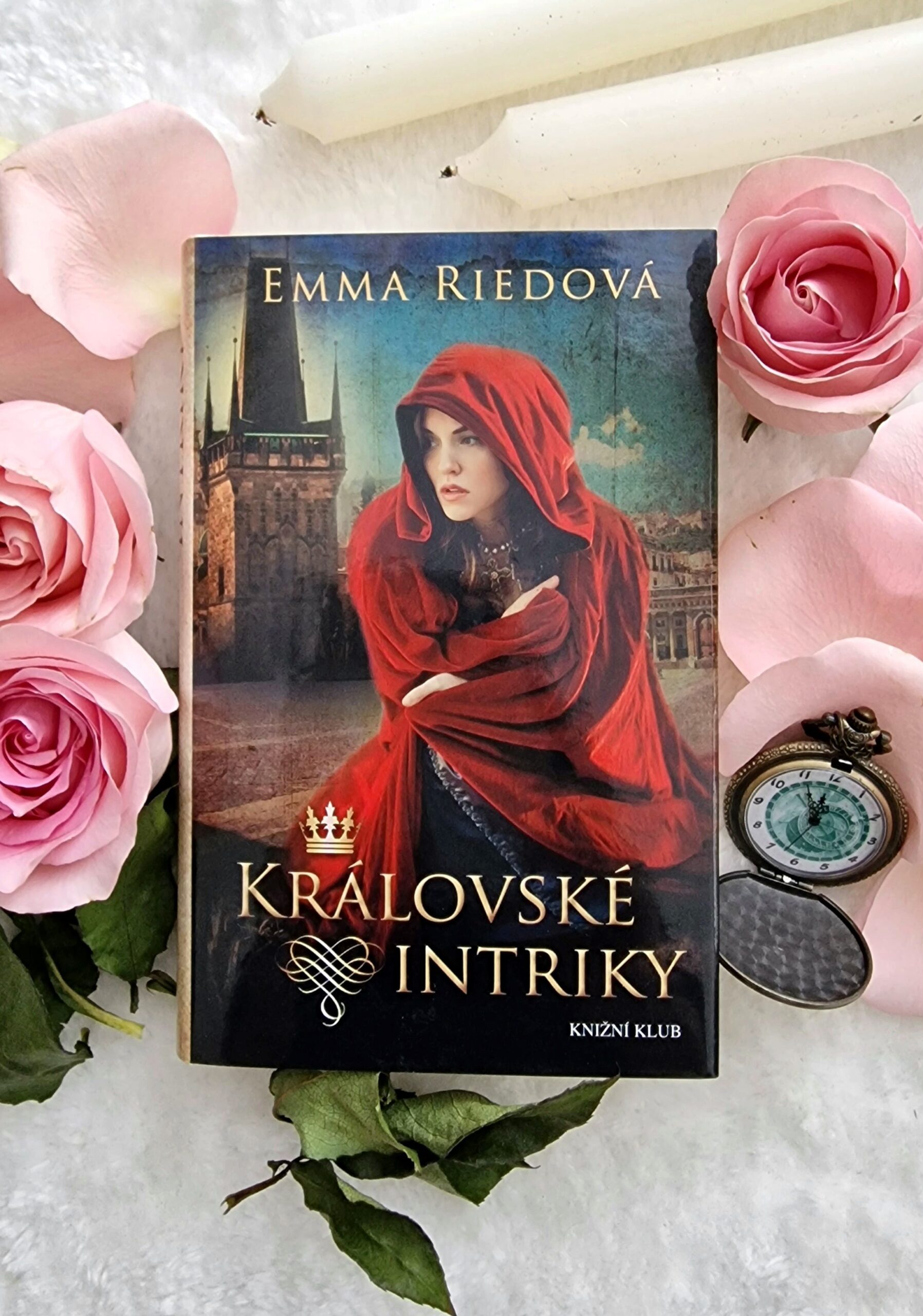 Kniha-Kralovske-intriky-Emma-Riedova-Cas-na-knihu