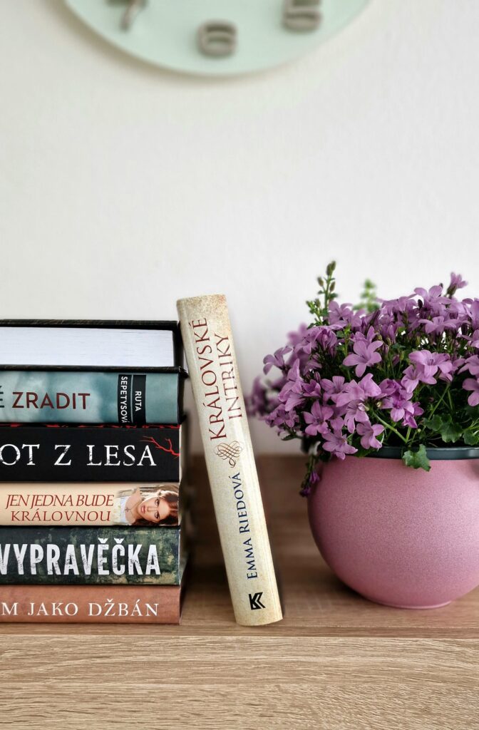 kniha-kralovske-intriky-emma-riedova-cas-na-knihu
