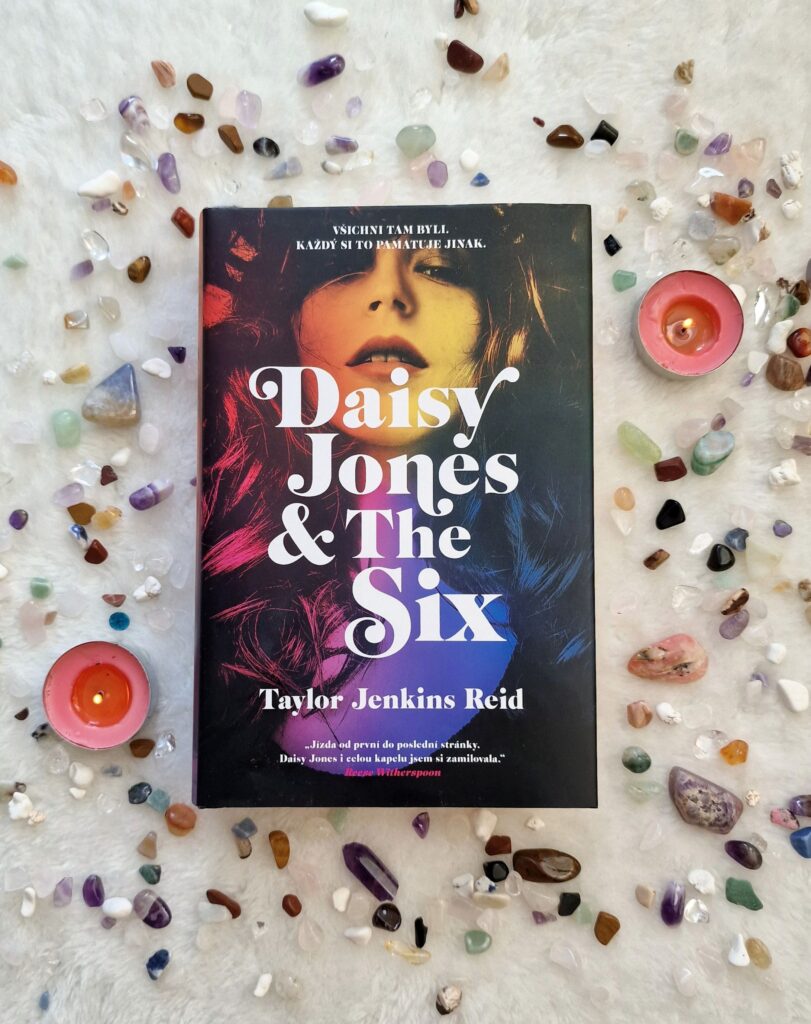 daisy-jones-&-the-six-taylor-jenkins-reid